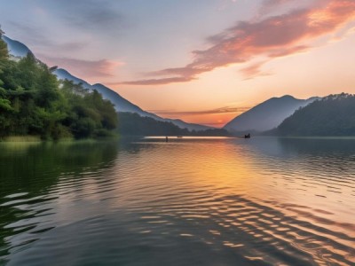 东湖晨曦，自然画卷中的宁静美景